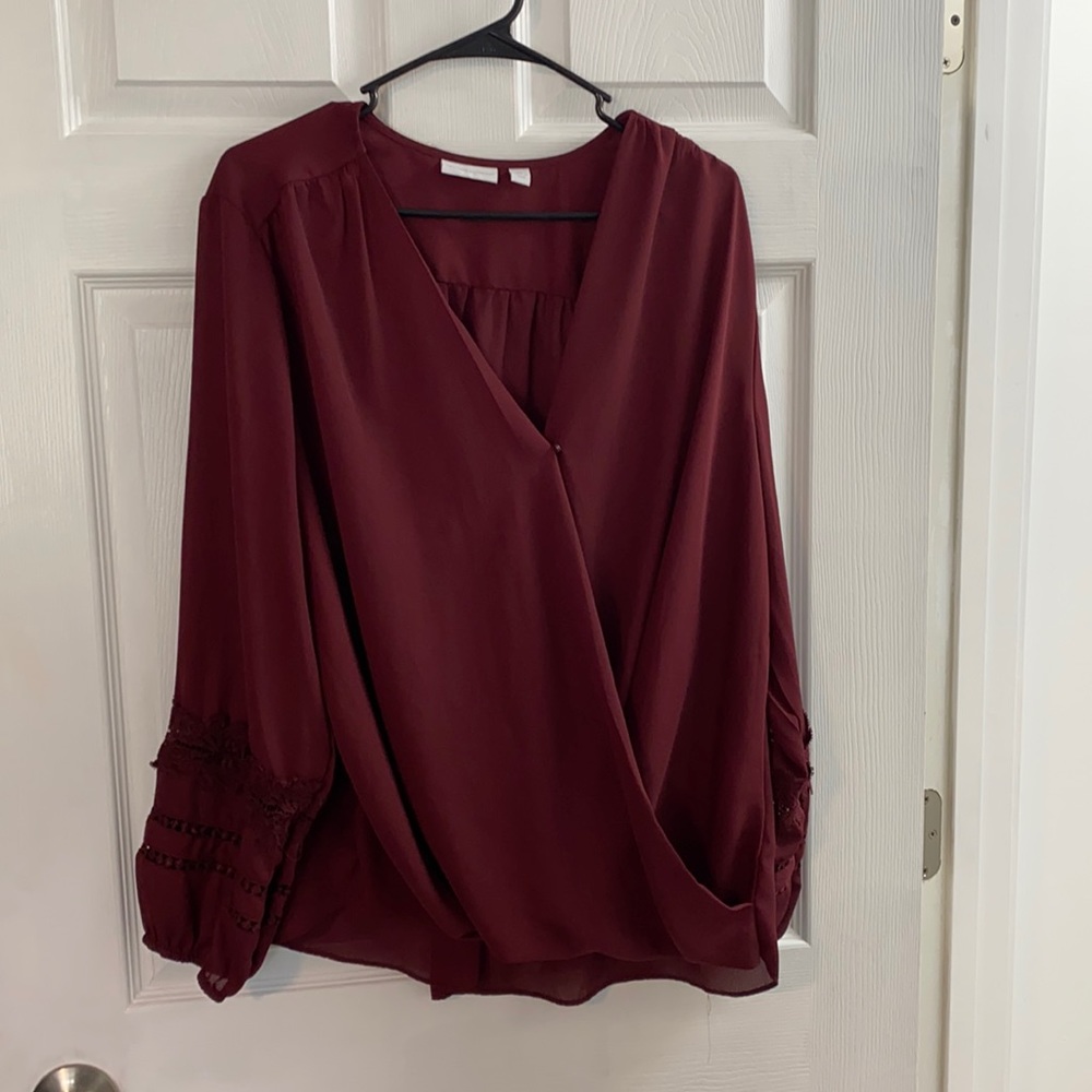 Cute Cranberry colored top.